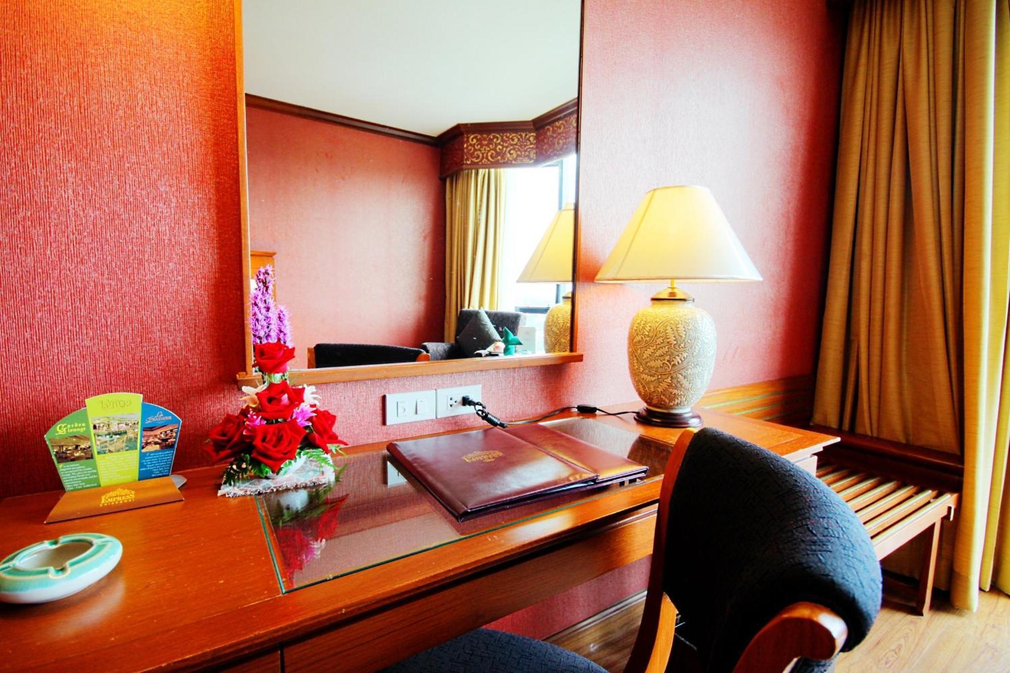 The Empress Hotel - Sha Extra Plus Chiang Mai Bagian luar foto